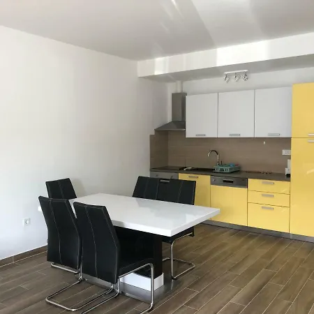 Dona Apartment Cres