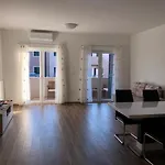 Dona Apartament *
